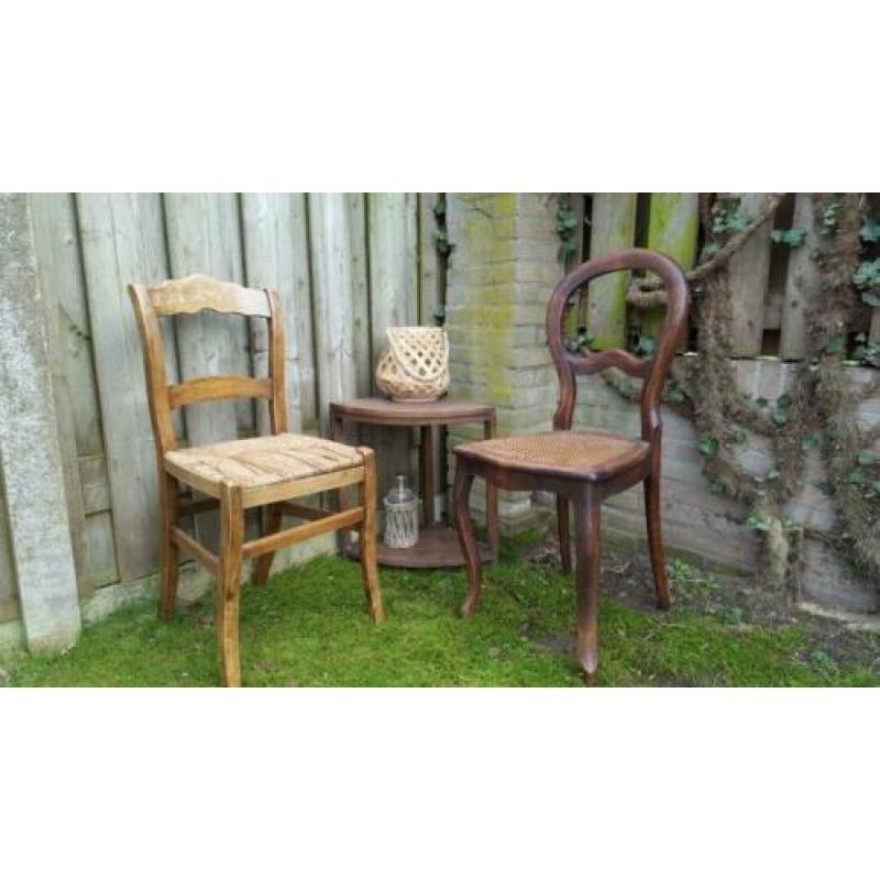 Brocante oude stoel voor decoratie of restauratie