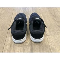 Nike revolution 4 schoentjes, maat 26