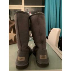 Ugg classic tall grijs maat 38