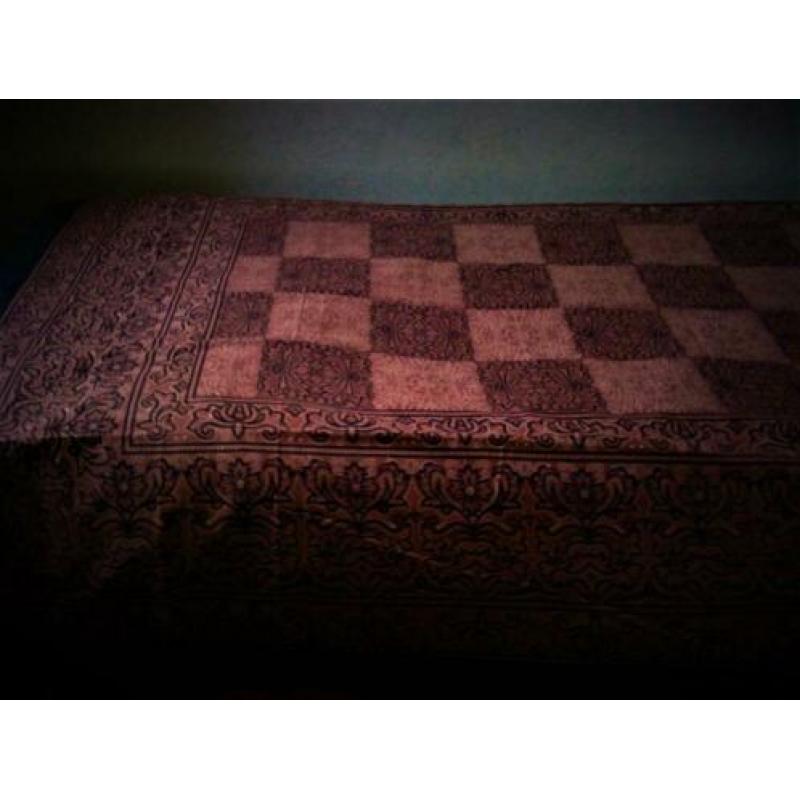 lap stof (sprei) uit India 205x140. m. randmotief,roze-bruin