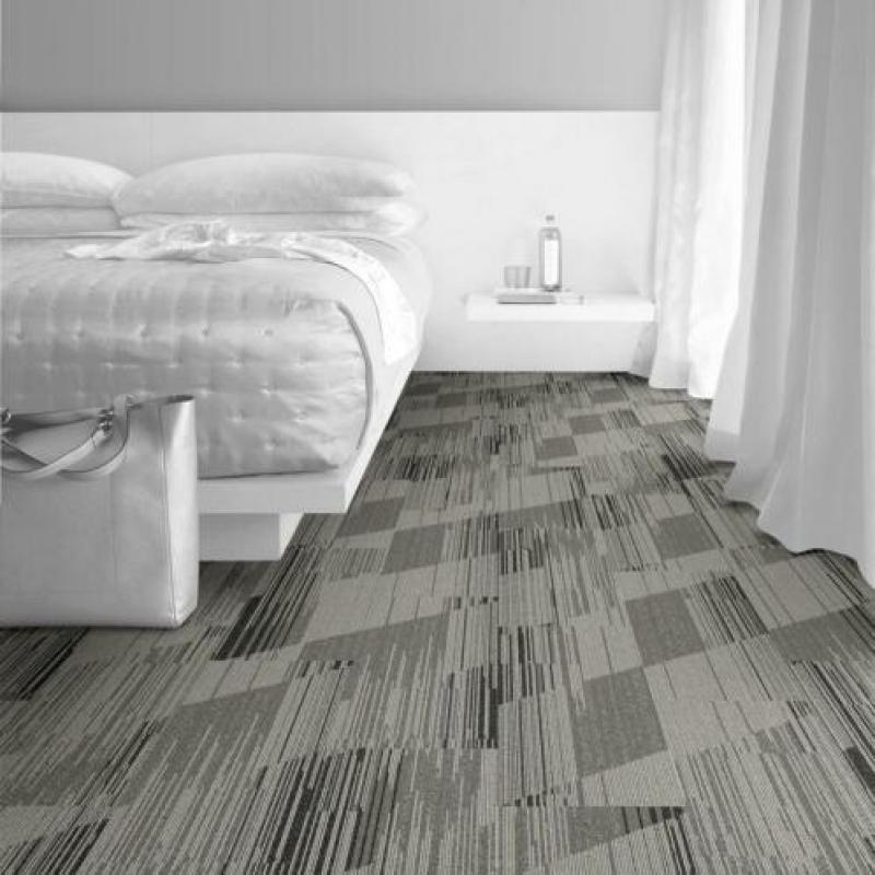 Prachtige 25x100cm Tapijttegels Speels streeppatroon -60%!!