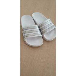 Adidas slippers maat 29