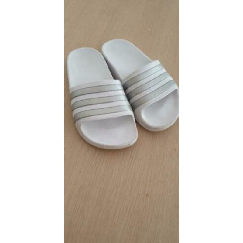 Adidas slippers maat 29
