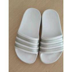 Adidas slippers maat 29