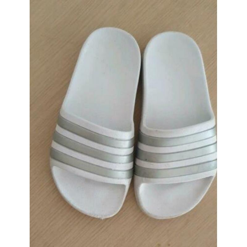 Adidas slippers maat 29