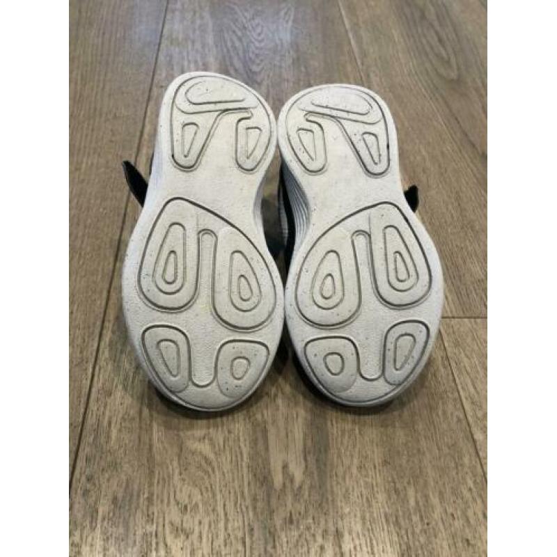 Nike revolution 4 schoentjes, maat 26