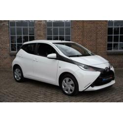 Toyota Aygo 1.0 VVT-i x-play 2017 36.909Km Navi Airco Cruise