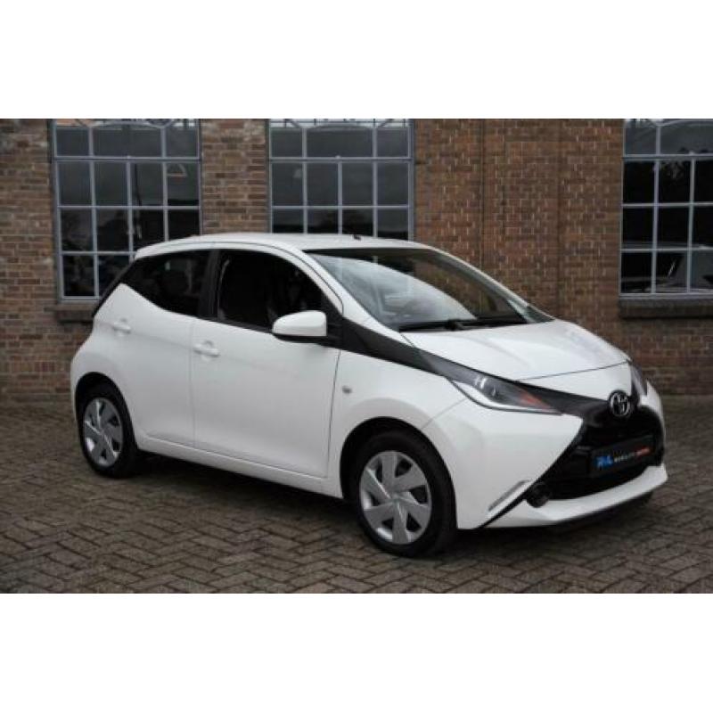 Toyota Aygo 1.0 VVT-i x-play 2017 36.909Km Navi Airco Cruise