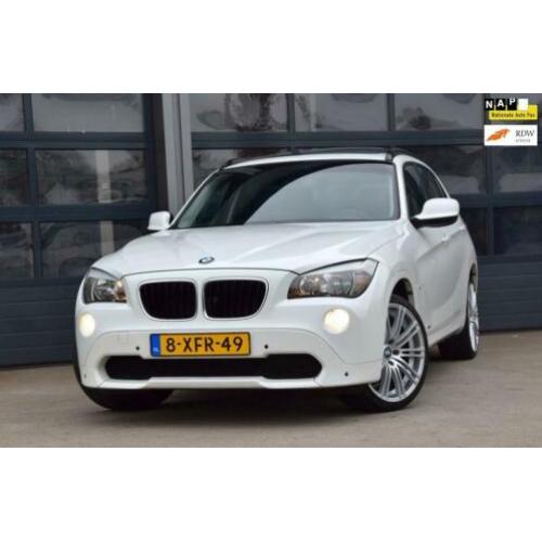 BMW X1 sDrive18i Executive * AUTOMAAT * PANORAMA * NAVIGATIE