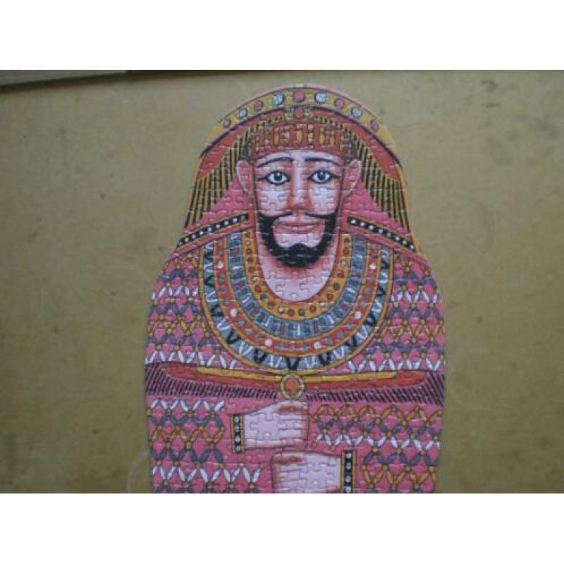 no 2325 - jigsaw puzzel 430 st ( Bearded mummy )
