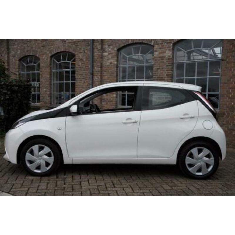 Toyota Aygo 1.0 VVT-i x-play 2017 36.909Km Navi Airco Cruise