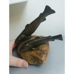 antiek brons beeld vis vissen gesigneerd forel zalm beeld