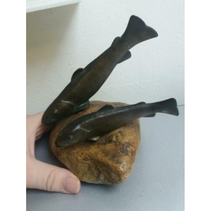 antiek brons beeld vis vissen gesigneerd forel zalm beeld