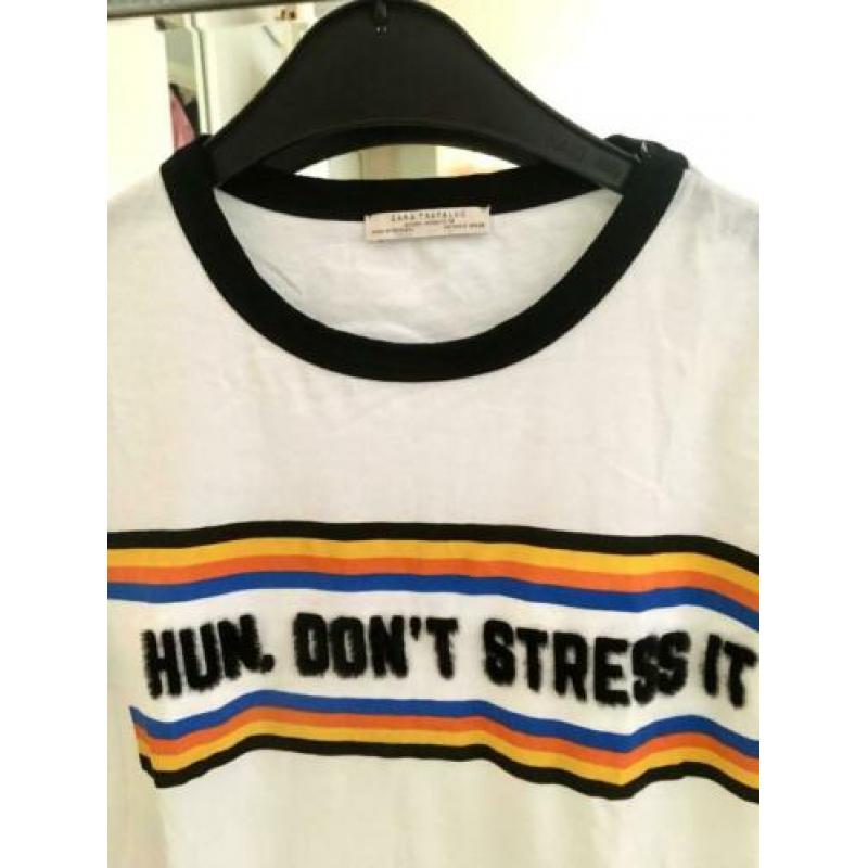 Zara t-shirt. Normale maat S off white tekst