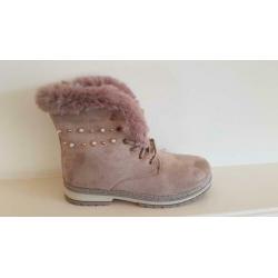 nieuw in doos warme gevoerde dames boots - maat 37 - € 14.95