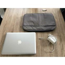 MacBook Pro 13" Late 2011. Core i5 - 8GB RAM - 1TB HDD