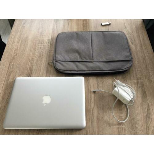 MacBook Pro 13" Late 2011. Core i5 - 8GB RAM - 1TB HDD