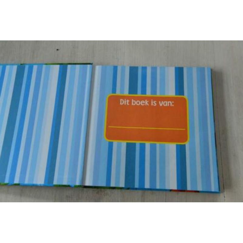 DORA = Dora's Grote Avonturenboek ( Met Engelse Woordenlijs