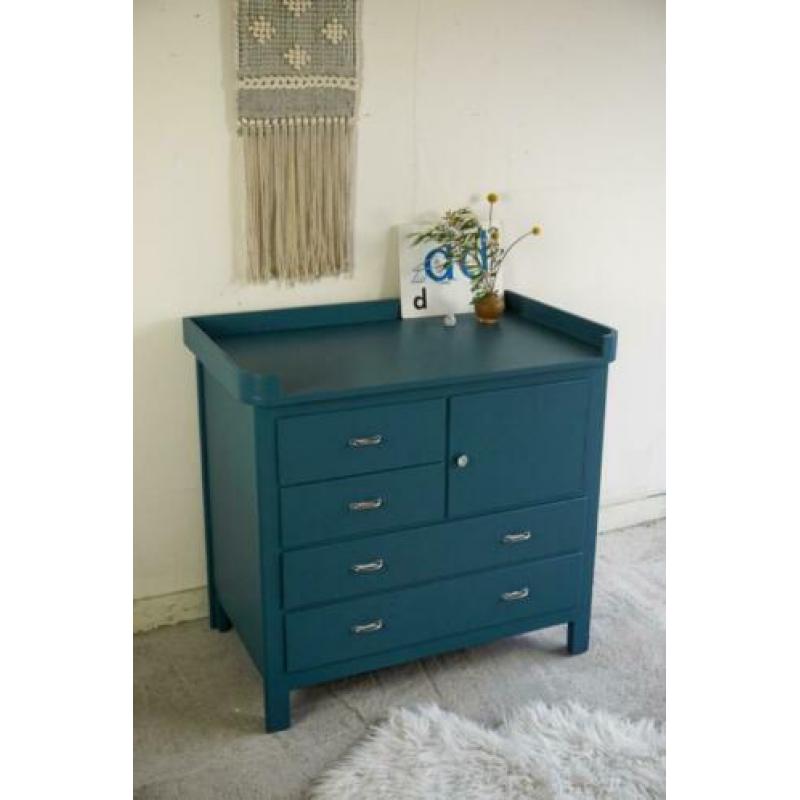 Vintage commode