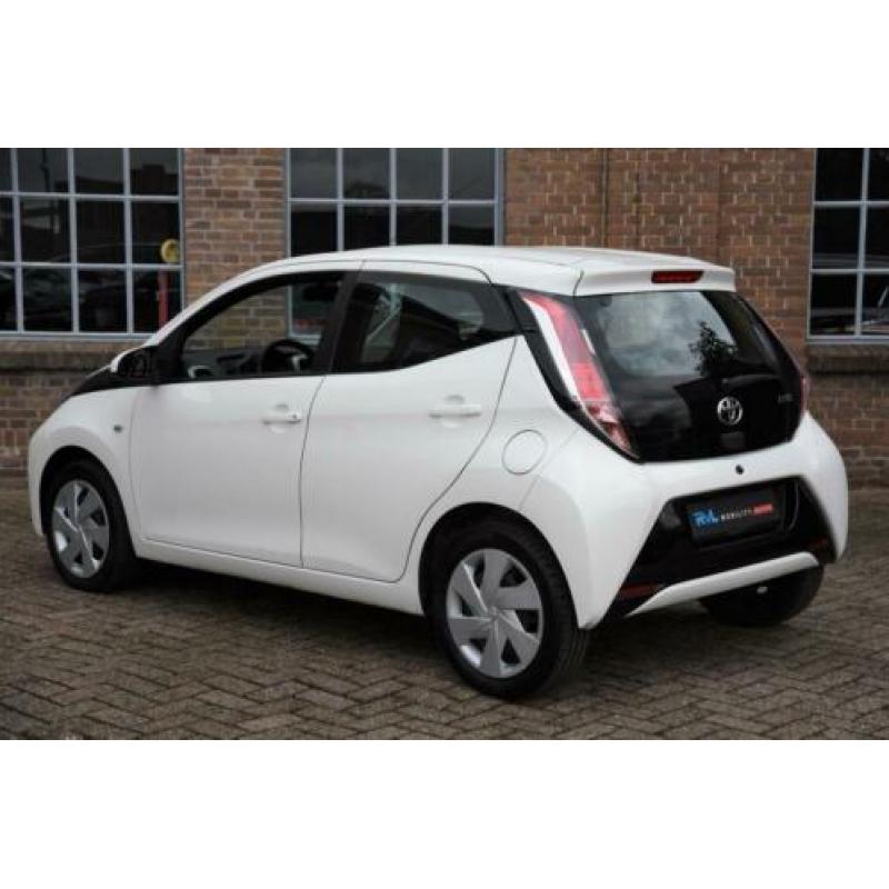 Toyota Aygo 1.0 VVT-i x-play 2017 36.909Km Navi Airco Cruise