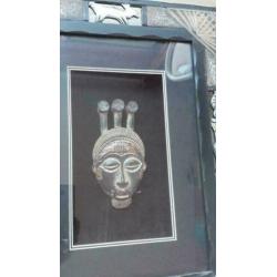 Afrikaans masker in houten lijst
