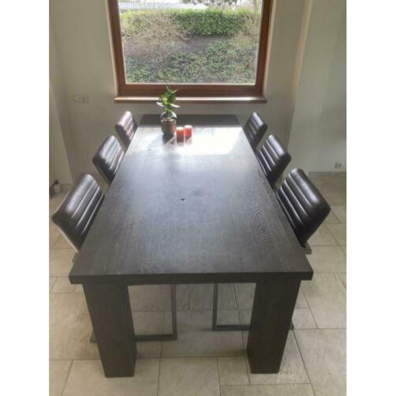 Donkerbruine eethoek Eijerkamp 6 personen met leren stoelen
