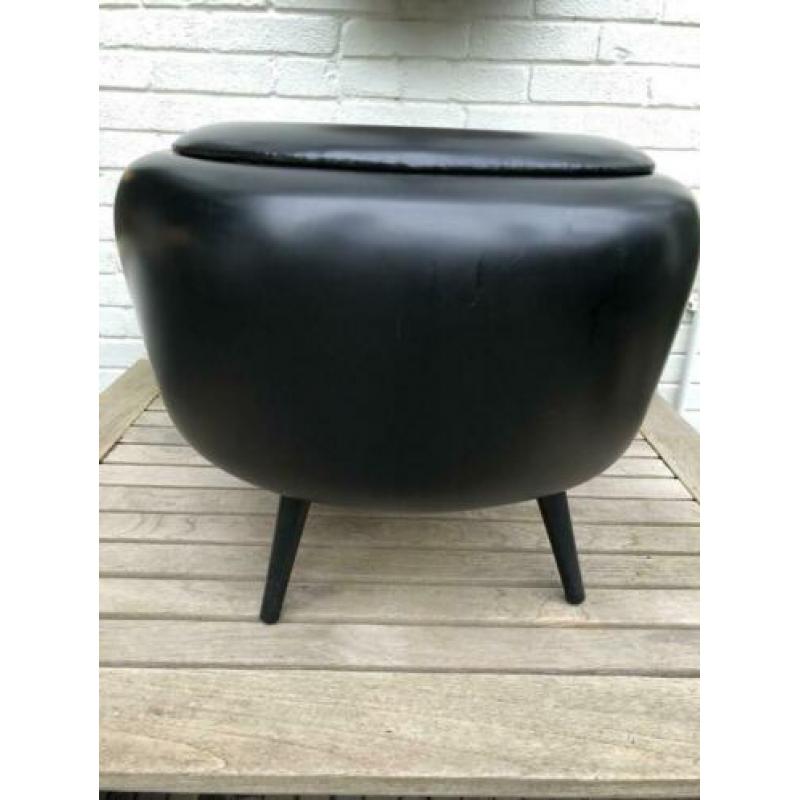 Zwart Skai retro naaipoef poef