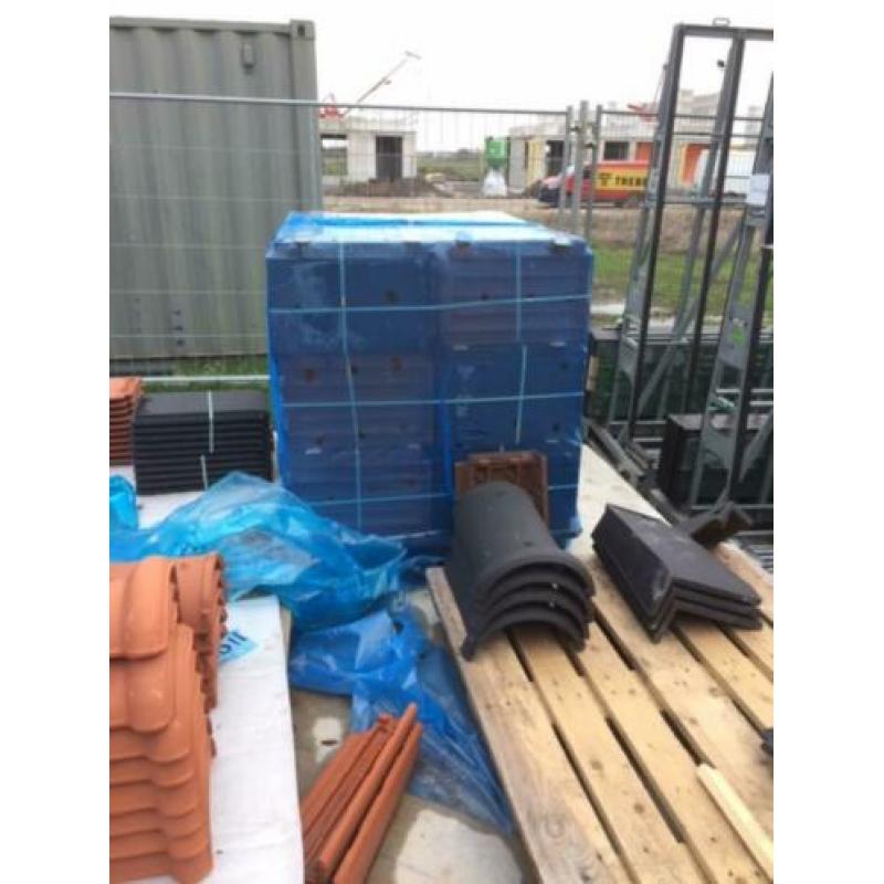 Restant nieuwe dakpannen zwart