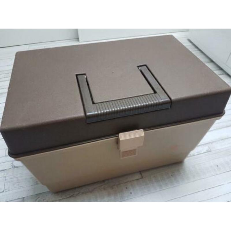 Antiek / Vintage / Retro Gevulde naaidozen / Naaibox €25 pst