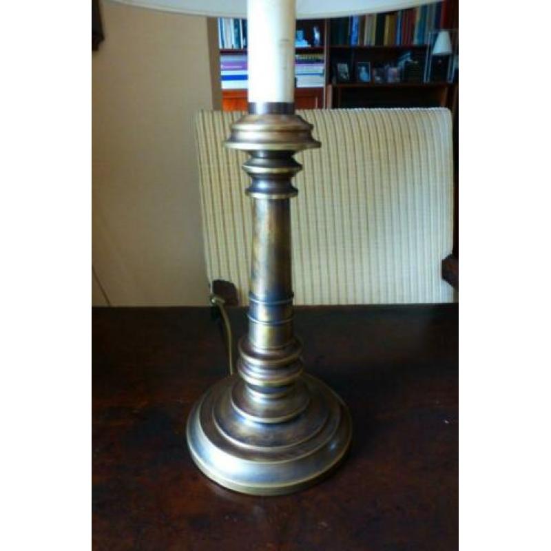 Twee schemerlampen.