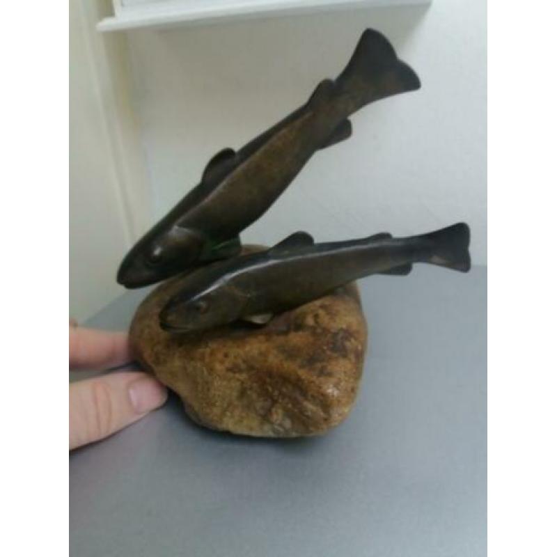 antiek brons beeld vis vissen gesigneerd forel zalm beeld
