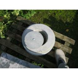 mooi oud rond arduinen putdeksel