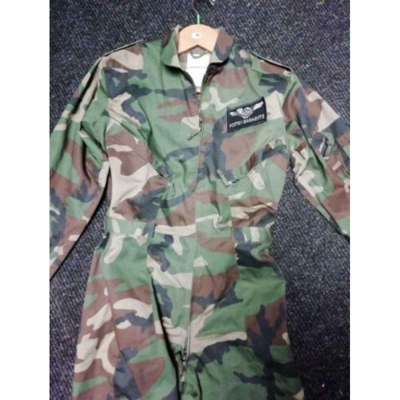 Laatste kinder piloten-overalls>0p=op en weg=pech>