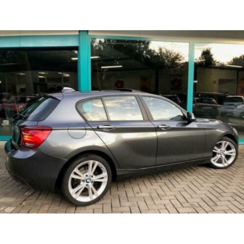 Bmw 1-SERIE 116I Sport Xenon, Led, Navi, 18