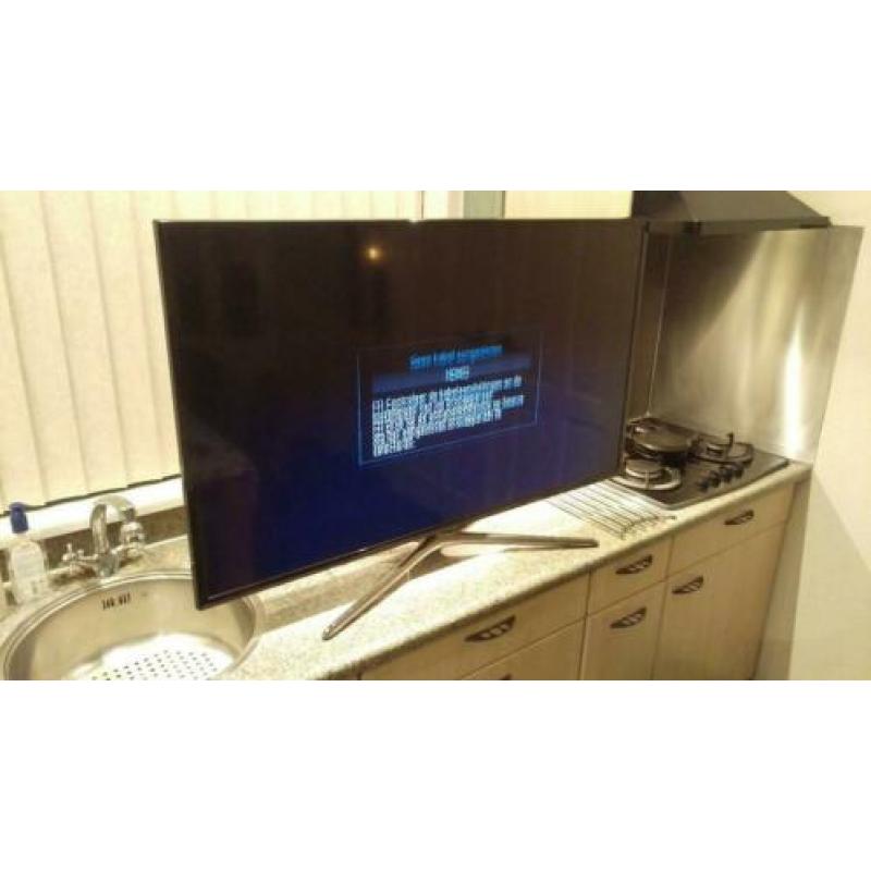 46 inch Samsung Smart tv met licht defect