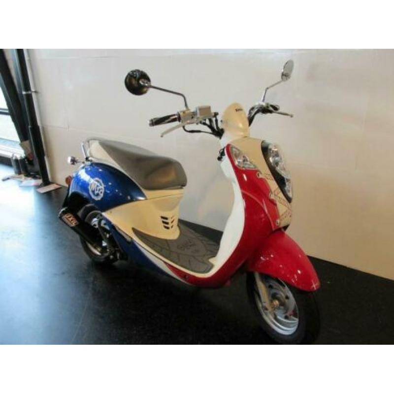 SYM MIO BROMSCOOTER SCOOTER (bj 2007)