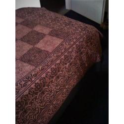 lap stof (sprei) uit India 205x140. m. randmotief,roze-bruin