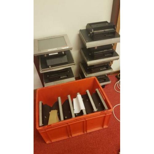 Partij van 24 touch screen computers. Ook per stuk.