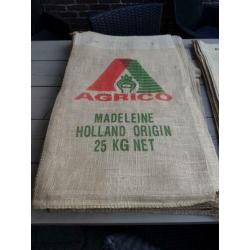 Nieuwe jutezakken 25 en 50 kg zakken.1 euro per stuk
