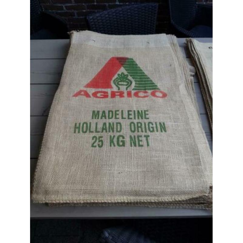 Nieuwe jutezakken 25 en 50 kg zakken.1 euro per stuk