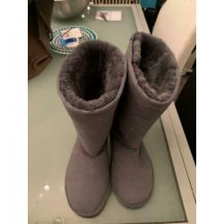 Ugg classic tall grijs maat 38