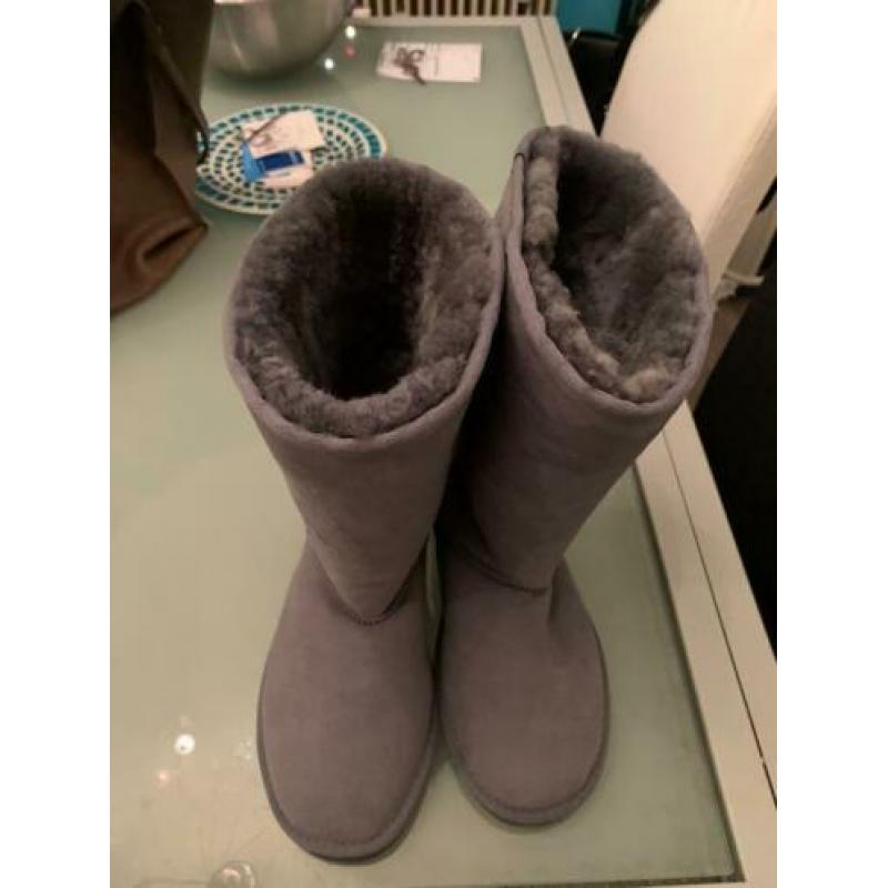Ugg classic tall grijs maat 38