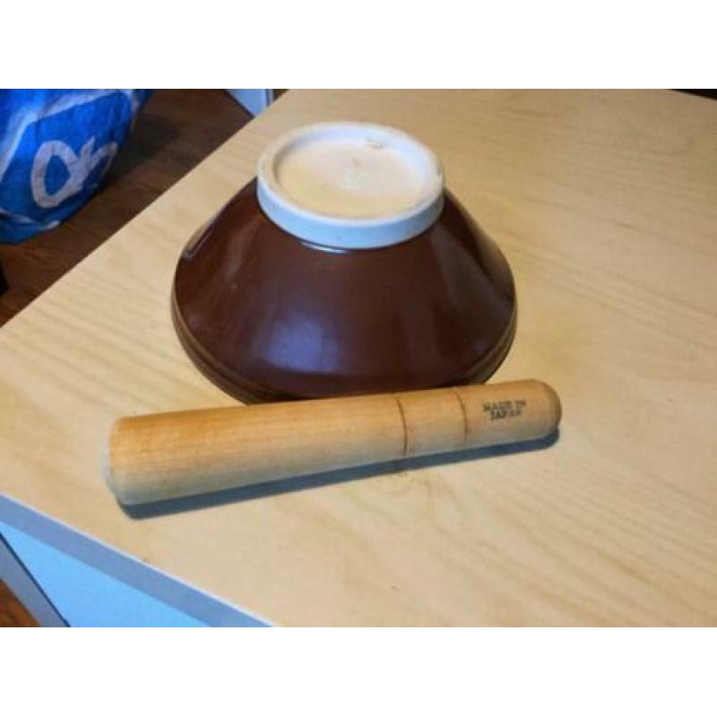 Japanse Vijzel +stamper Suribachi, Diam 17,2 cm.