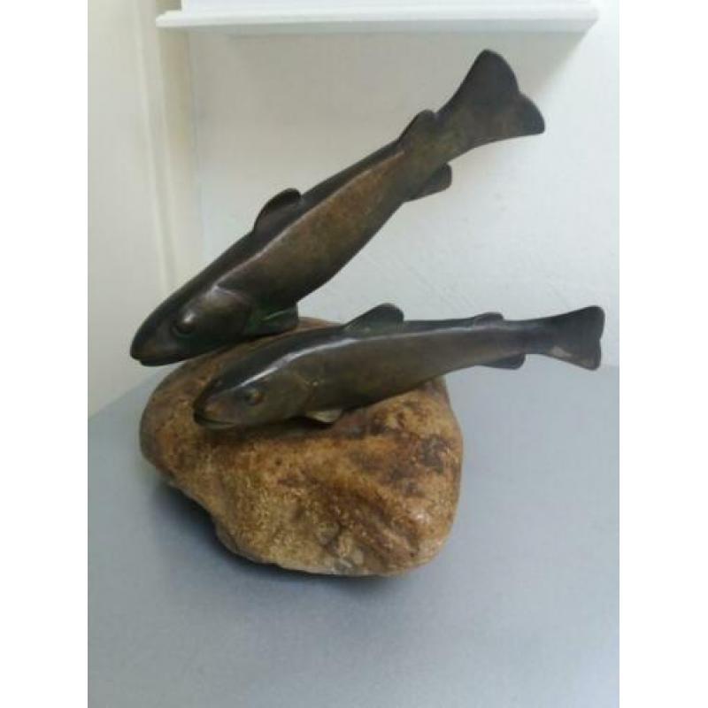 antiek brons beeld vis vissen gesigneerd forel zalm beeld