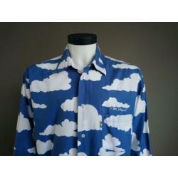 Moschino overhemd. Blauw met Witte wolken motief. Maat L