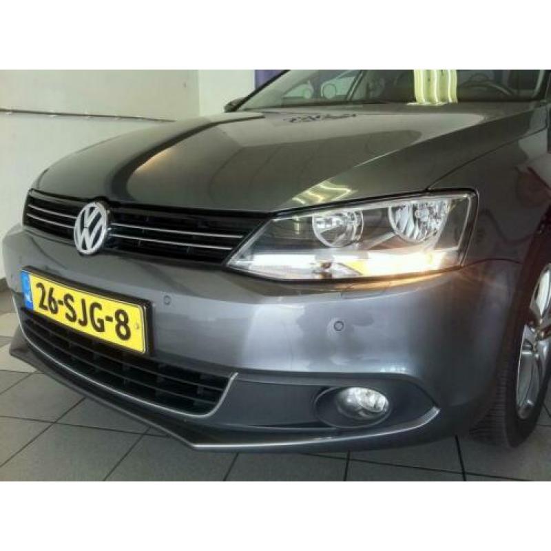 Volkswagen Jetta 1.6 TDI HIGHLINE LEDER NAVI ALU ELEKT PAKET