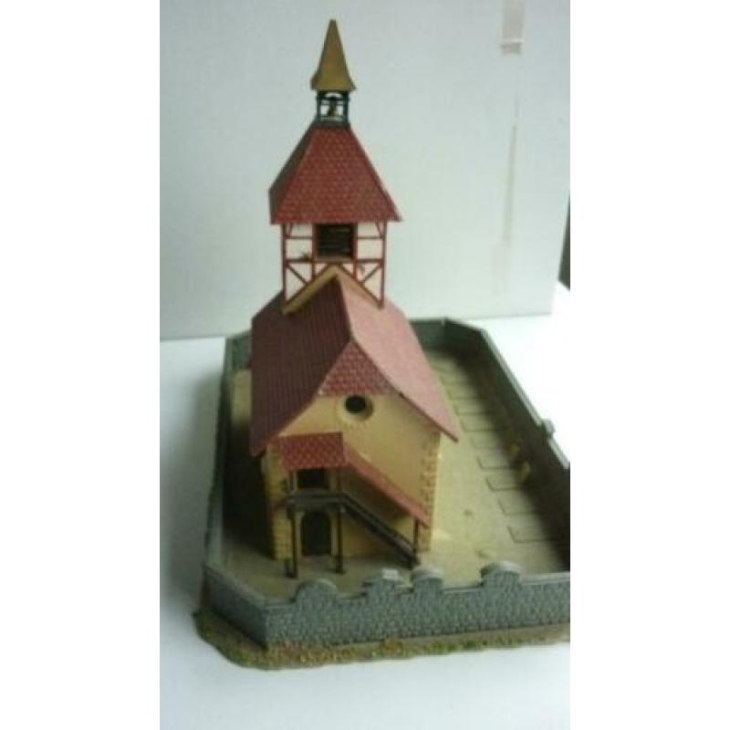 Pola H0 kerk met begraafplaats