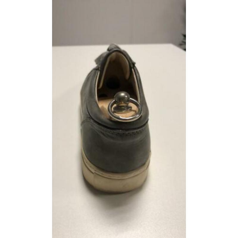 Mooie grijs leren sneakers van Gino-B maat 44