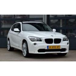 BMW X1 sDrive18i Executive * AUTOMAAT * PANORAMA * NAVIGATIE