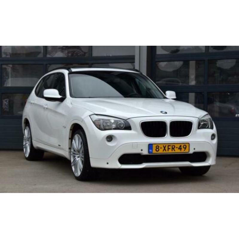 BMW X1 sDrive18i Executive * AUTOMAAT * PANORAMA * NAVIGATIE